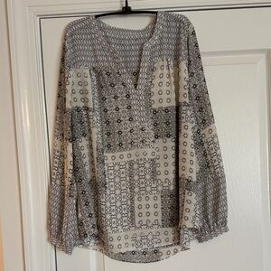 NYDJ Boho Printed V-Neck Long Sleeve Blouse in Cream and Black
Size L